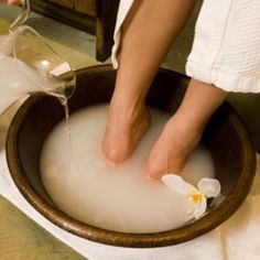 picture of soaking toes in warm soapy water